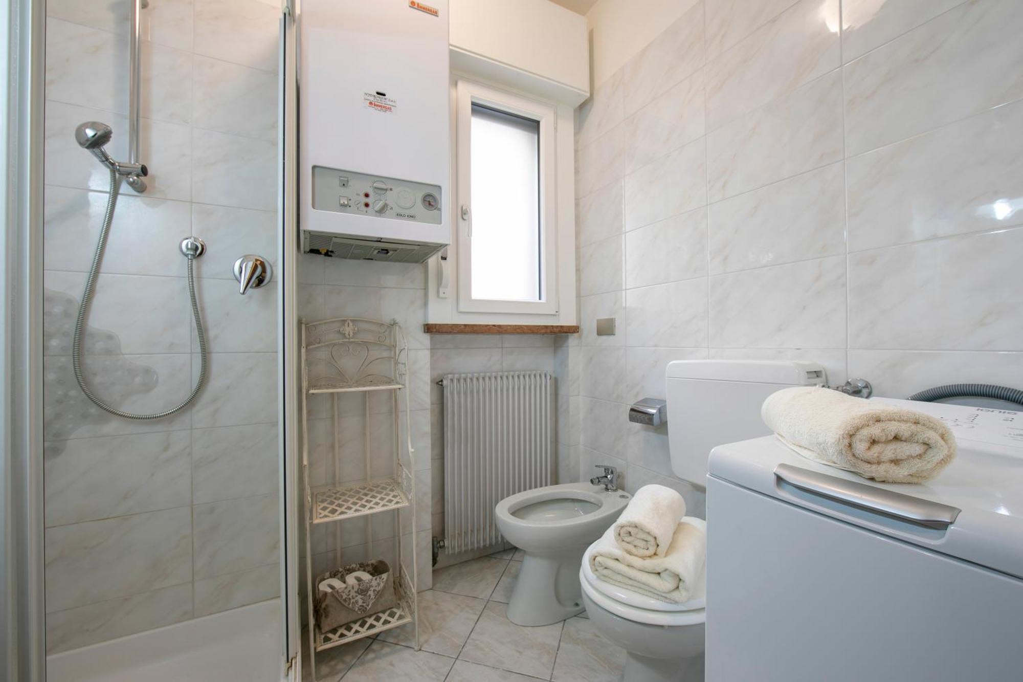 Lake View Dom-Us Apartment - Happy Rentals ريفا ديل غاردا المظهر الخارجي الصورة